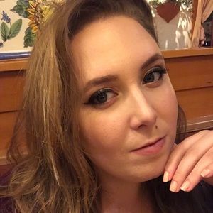 Meet your Posher, Hilary